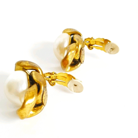 CHANEL RARE 1983Baroque Pearl Chunky Knot Earrings - Picture 10 of 16